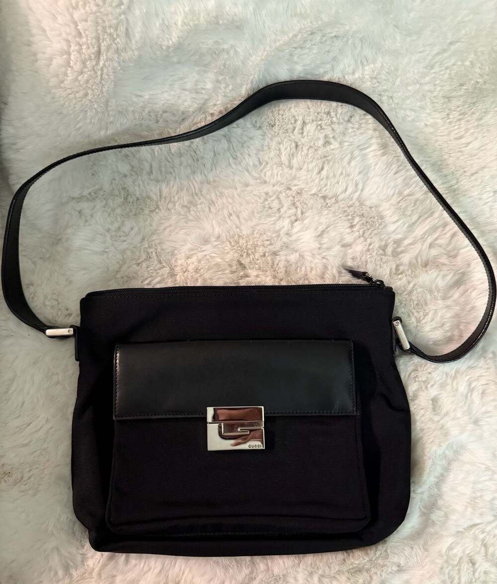 Gucci Vintage Black Nylon Shoulder Bag with Silver-Tone G-Logo Pushlock
